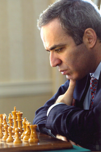 Garry Kasparov - By Copyright 2007, S.M.S.I., Inc. - Owen Williams, The Kasparov Agency. - http://www.kasparovagent.com/photo_gallery.php, CC BY-SA 3.0, https://commons.wikimedia.org/w/index.php?curid=4507359